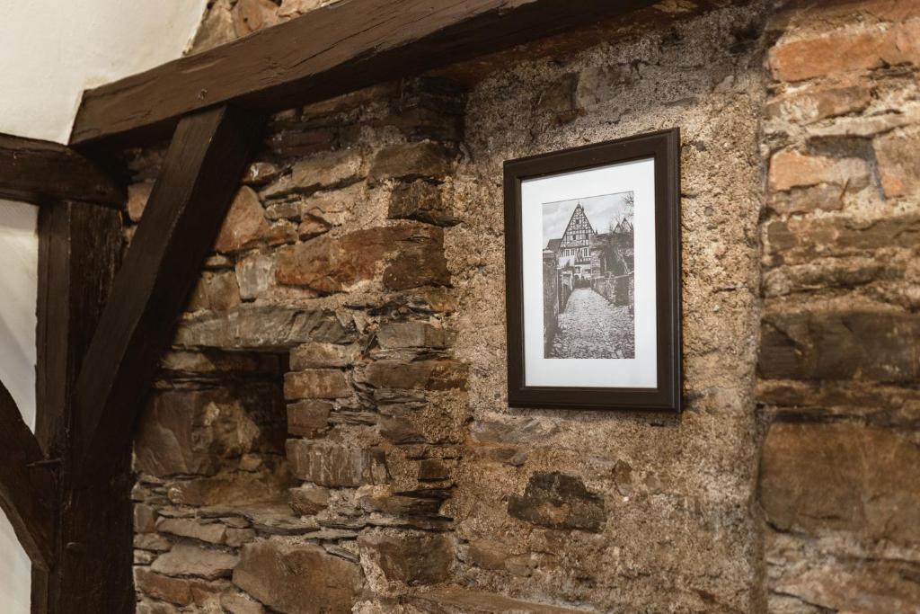 אלנז-פולטרסדורף Zur Alten Weinkelter - Bezauberndes Fachwerkhaus Aus Der Spaetgotik Von 1451 - Top Lage Fuer Aktivitaeten - Fahrradkeller מראה חיצוני תמונה