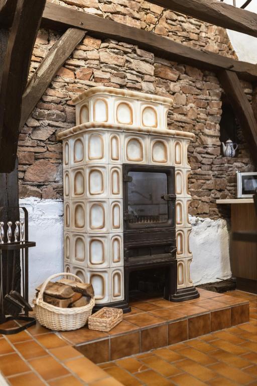 אלנז-פולטרסדורף Zur Alten Weinkelter - Bezauberndes Fachwerkhaus Aus Der Spaetgotik Von 1451 - Top Lage Fuer Aktivitaeten - Fahrradkeller מראה חיצוני תמונה